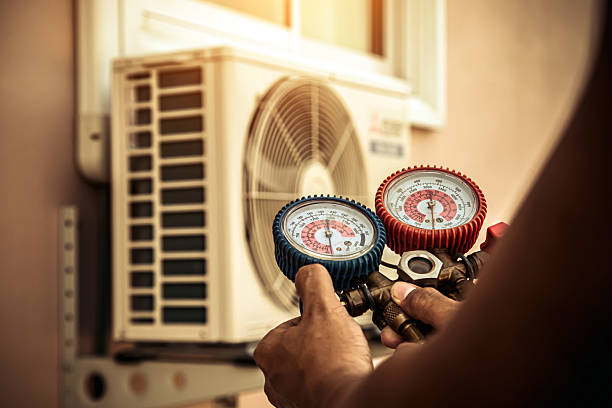 Professional Hvac technician working in Robinson, TX